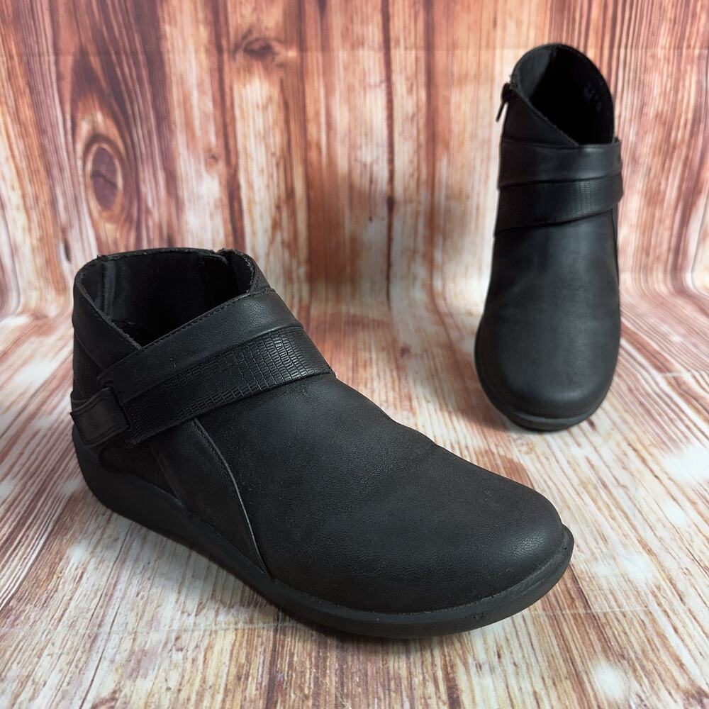 Clarks Cloudsteppers SILLIAN RANI Size 8.5 M Black Suede Ankle Boot Shoes Zip